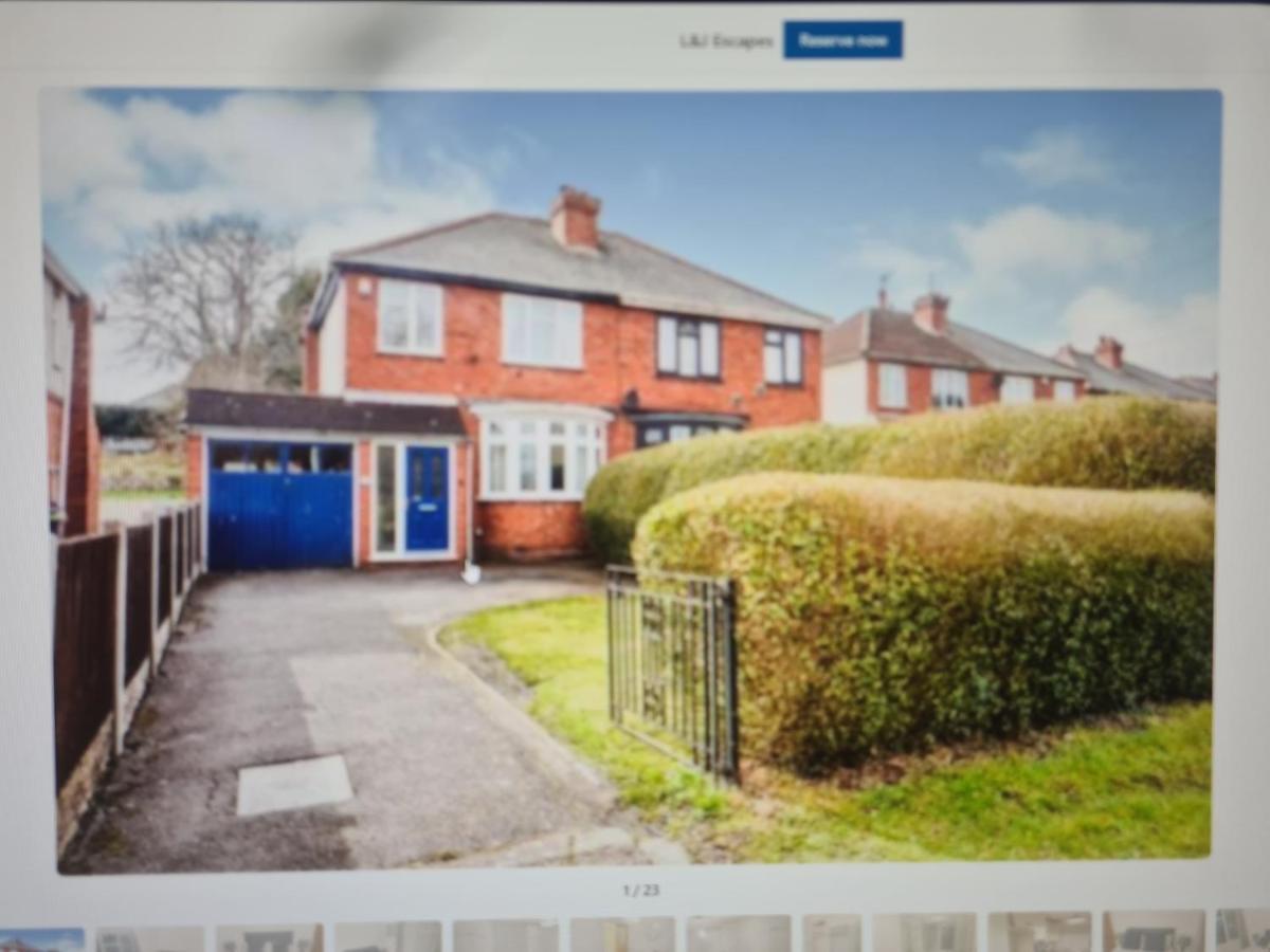 L & J Escapes- 4 Bedrooms Suitable For Contractors And Families- Large Private Parking-10 Minutes To M6 Junction 9 Coseley ภายนอก รูปภาพ